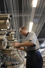 Am Spulengatter in der Firma Propex, Gronau. 		         Foto: Vollmer