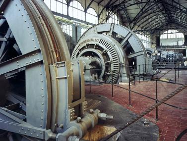 Verschwindet wegen der anstehenden Hallensanierung bald vorübergehend unter einem Holzkasten: die Fördermaschine von Siemens & Halske. <br>Foto: LWL/Holtappels<br />