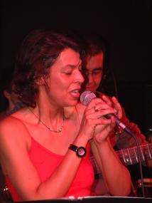 Patricia Cruz (Vocals) und Michael Kotzian (Piano) spielen als Duo Brasileiro im LWL-Industriemuseum Schiffshebewerk Henrichenburg.<br>Foto: LWL<br />