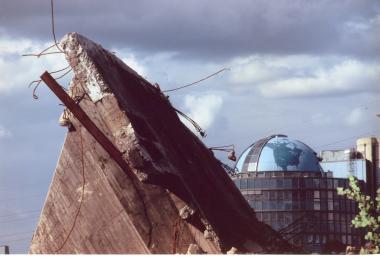 Strukturwandel in Hattingen: Blick auf das SatKom-Center in HenrichsPark.   Foto: Kniehase