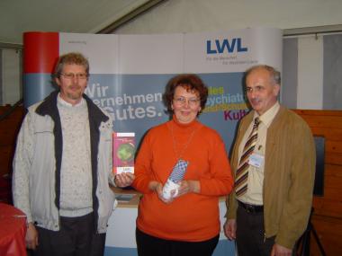 Ewald Lauer, Gewinner der LWL-MuseumsCard, Nedio Giestrecht, Gewinnerin des 3. Preises und Friedrich Klanke. Foto: LWL