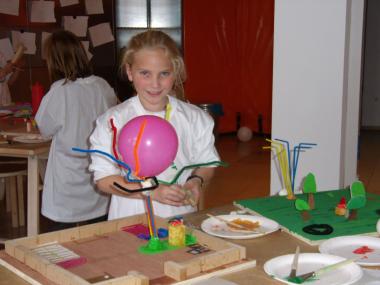 Im Atelier des LWL-Landesmuseums kommen kleine Künstler ganz groß raus. Foto: LWL