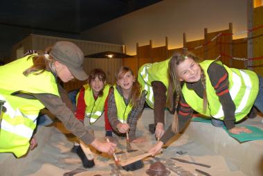 Am Familiensonntag werden die Kinder in der Mitmachausstellung ¿Achtung Ausgrabung!¿ selbst aktiv. <br>Foto: LWL/Mönninghoff.<br />