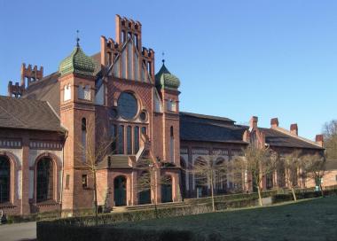 Das Magazin der Zeche Zollern - der Gebäudetrakt rechts neben dem imposanten Eingang zur Lohnhalle - war 22 Jahre lang der Arbeitsplatz von Wilhelm Becker. <br>Foto: LWL/Hudemann<br />