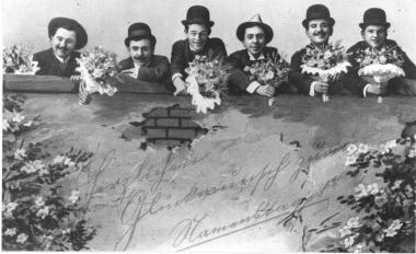 Erst nach dem Zweiten Weltkrieg setzte sich die Geburtstagsfeier auch unter Katholiken durch. Im Bild: Glückwunschkarte zum Jahrestag um 1920. <br>Foto: Volkskundliche Kommission für Westfalen<br />