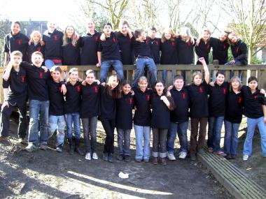 Die Mozartklasse (5c) der Willy-Brandt-Gesamtschule in Castrop-Rauxel singt Lieder von Wind und Wellen im Schiffshebewerk. <br> Foto: privat<br />