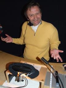 Manne Spitzer liest im LWL-Planetarium aus dem Buch ¿Mieses Karma¿ von David Safier.<br>Foto: LWL/Thomas<br />