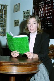 Schauspielerin Beate Reker trägt literarische Texten in der Sonderausstellung ¿Pflanzenwelten¿ vor. Foto: LWL/Thomas.