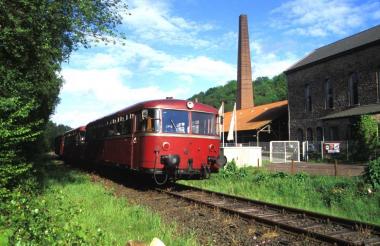 Der historische Diesel-Schienenbus vor der Zeche Nachtigall.<br>Foto: RuhrtalBahn<br />