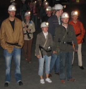 Besucher mit Grubenlampen bei der Nachtschicht spezial.<br>Foto: LWL<br />