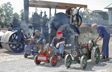 Große und kleine Fahrzeuge machen in Henrichenburg Dampf.<br>Foto: LWL/Hudemann<br />