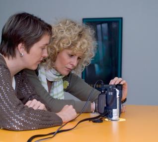 Den kreativen Einsatz von Kamera und Internet vermittelt eine Tagung zur Medienarbeit im Ganztagsunterricht.<br>Foto: LWL-Medienzentrum/Schüttemeyer<br />
