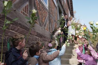 Den schönsten Tag im Leben können Paare auch im LWL-Freilichtmuseum Detmold feiern.<br>Foto: LWL/ Wohlrab<br />
