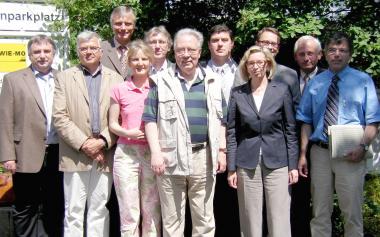 Der neu berufene Beratende Ausschuss mit Marianne Saarholz (4.v.r.), neue Vorsitzende des Ausschusses, und LWL-Sozialdezernent Matthias Münning (3.v.l.).<br>Foto: LWL<br />