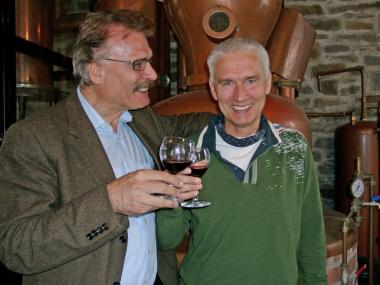 Weinverkostung mit dem Museumsgastronom Frank Kampmann (rechts).<br>Foto: LWL-Freilichtmuseum Hagen<br />