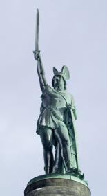 Das Hermannsdenkmal (Teilansicht) im Teutoburger Wald, errichtet 1838-1875, Detmold, Kreis Lippe. <br>Foto: Sagurna/ LWL-Medienzentrum für Westfalen<br /> 