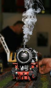 Dampf und ¿Sound¿ können große und kleine Freunde der Bahn am Wochenende auf der großen Spur-1-Modellbahnanlage auf der Zeche Zollern des LWL-Industriemuseums in Dortmund-Bövinghausen erleben. <br>Foto: LWL<br />