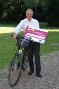 LWL-Direktor Dr. Wolfgang Kirsch empfiehlt einen Museumsbesuch mit dem Fahrrad.<br>Foto: LWL<br />