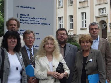 (von rechts) Karl-Josef Feischen (Heimleitung LWL-Wohnverbund), Prof. Dr. med. Ingrid  Börner (Ärztliche Direktorin), Erich Tarrach (Personalratsvorsitzender), LWL-Krankenhausdezernentin Helga Schuhmann-Wessolek, Reinhard Loer (Kaufmännischer Direktor), Thomas Profazi (LWL-Krankenhausabteilung), Rita Elpers (Pflegedirektorin).<br>Foto: LWL<br />