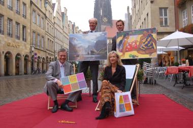 Orte der Sehnsucht in Münster: Museumsdirektor Dr. Herrmann Arnhold und Münsters Marketing-Chefin, Bernadette Spinnen, (vorne) stimmen zusammen mit den Kaufleuten Hans-Jürgen Weitkamp und Nico Osthues (hinten, v.l.) auf die neue Ausstellung im LWL-Landesmuseum ein.<br>Foto: LWL<br />