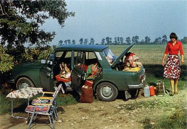 Das Auto ist für die Reise in den 1960er Jahren bis oben hin voll gepackt.<br>Foto: Privatbesitz<br />