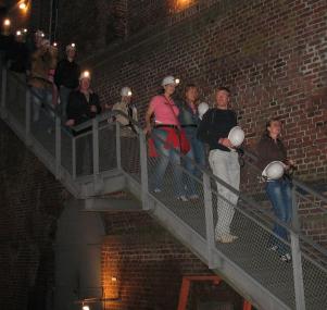 Industriegeschichte entdecken im Schein von Grubenlampen.<br>Foto: LWL<br /> 