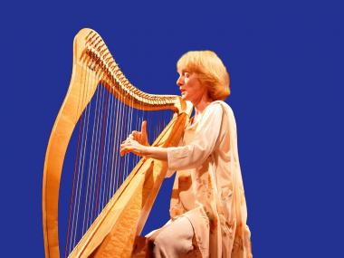 Christine Högl entführt mit ihrer Harfe in das Reich der Sterne und Träume.<br>Foto: Högl<br />