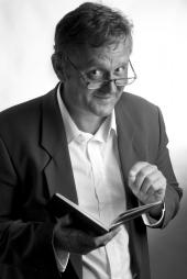 Manne Spitzer liest aus Heidenreichs bekanntem Buch Nero Corleone.<br>Foto: LWL/Oblonczyk.<br />