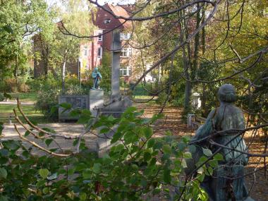 Das Grabdenkmal in Hamm (Ermelingstr./Fritz von Twickel Weg) erinnert an die Katastrophe auf der Zeche Radbod, die über 300 Tote forderte.<br>Foto: Stadt Hamm/Ludger Ackfeld<br /> 