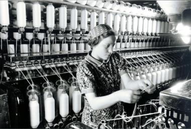 Spinnerin in einer Textilfabrik. <br>Foto: LWL<br />
