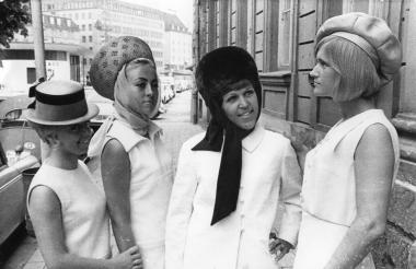 Gut behütet zeigt sich diese Damengruppe in den 1960er Jahren in der Öffentlichkeit. <br>Foto: LWL<br />