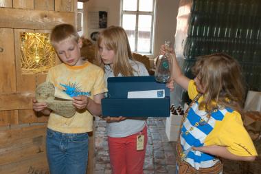 Auf Entdeckungsreise in der Glashütte Gernheim. <br>Foto: LWL<br />