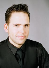 Christoph Tiemann lässt Superhelden unterm Sternenhimmel des Planetariums auferstehen.<br>Foto: LWL/Oblonczyk.<br />