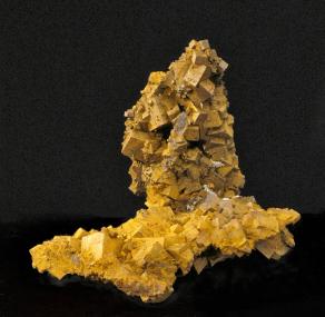 Das LWL-Museum zeigt in seinem neuen Erzkabinett Limonit, das sich aus Pyrit (Katzengold) entwickelt und durch seinen quadratischen Aufbau fasziniert.<br>Foto: LWL<br />