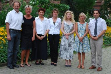 Thomas Profazi (Stellvertretender LWL-Krankenhausdezernent), Ilona Zygowski (Heimleitung der LWL-Wohnverbünde Lengerich und Münster), Eva Brinkmann (Heimleitung, LWL-Pflegezentren Lengerich und Münster), Heinke Falkenstein-Sorg (Kaufmännische Direktorin), Landesrätin Helga Schuhmann-Wessolek (LWL-Krankenhausdezenentin), Mechthild Bischop (Pflegedirektorin und Pflegedienstleitung), Dr. Christos Chrysanthou (Ärztlicher Direktor, LWL-Klinik Lengerich)(v. l.).<br>Foto: LWL/Keller<br />