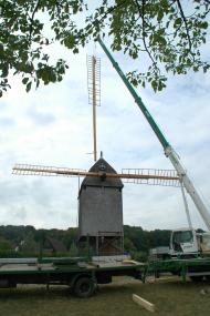 Neue Flügel: Die Bockwindmühle im LWL-Freilichtmuseum Detmold.<br>Foto: LWL/Deisenroth<br />
