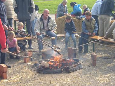Lagerfeuer beim Kartoffelfest in Lage.<br>Foto: LWL<br />
