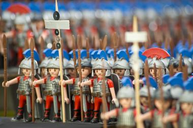 Auf einer Länge von 220 Metern ziehen die Legionäre durch das LWL-Römermuseum.<br>Foto: LWL/Sagurna<br />