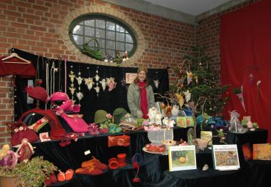 Hüte und Pantoffeln aus Filz waren gefragt beim letzten Adventsmarkt im Textilmuseum. <br>Foto: LWL<br />