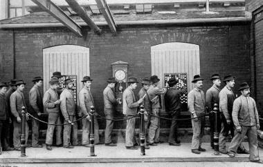 Schlangestehen an der Stechuhr: Bürks Billeteur auf einem Pospekt von 1902,.<br>Repro: LWL<br />