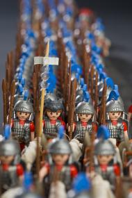 Die Legionen des Varus in Form von 15.000 Spielzeuglegionären sind auch noch bis Sonntag im LWL-Römermuseum zu sehen.<br>Foto: LWL/S. Sagurna.<br />