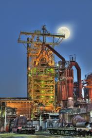Der erleuchtete Hochofen des LWL-Industriemuseums Henrichshütte Hattingen ist in der Silvesternacht in Live-Schaltungen des ZDF zu sehen.<br>Foto:LWL/Hudemann<br />