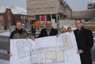 Zogen Zwischenbilanz (von links): LWL-Projektleiter Ulrich Staggenborg, Architekt Christoph Ellermann und LWL-Baudezernent Matthias Löb. <br>Foto: LWL<br />