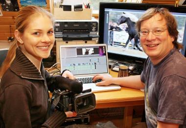 Im Schnitt: Sarah Herbort und Robin Jähne bei der Endproduktion von ¿Kraftvolle Anmut auf vier Hufen¿.       <br>Foto: LWL<br />
