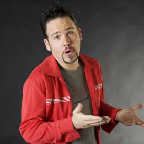 Christoph Tiemann liest für Kinder im Zeiss-Planetarium vor. Foto: LWL/Oblonczyk