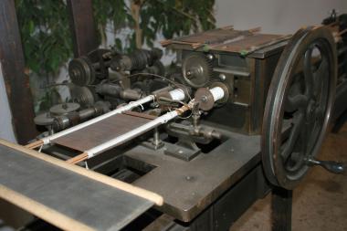 Diese Webeblattbindemaschine hat Spaleck am 20.10.1880 geliefert, sie war bis 1993 bei der Firma Helmut Große im thüringischen Dingelstädt im Einsatz.  <br>Foto: LWL<br />