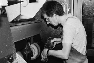 Schuster bei der Arbeit.<br> Foto: LWL<br />
