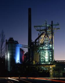 Der Hochofen der Henrichshütte bei Nacht.     <br>Foto: LWL/Hudemann