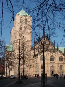 Der St. Paulus Dom zu Münster weist Baumberger Sandstein an seinen Westtürmen auf. <br>Foto: Ulrich Kaplan<br />