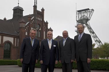 Eröffneten die Jahrestagung des Deutschen Museumsbundes (DMB) im LWL-Industriemuseum Zeche Zollern: (v.l.) Hans-Henrich Grosse-Brockhoff, Staatssekretär für Kultur des Landes NRW, Manfred Sauer, Bürgermeister der Stadt Dortmund, LWL-Direktor Dr. Wolfgang Kirsch und DMB-Präsident Prof. Dr. Michael Eissenhauer. <br>Foto: LWL/Holtappels<br />